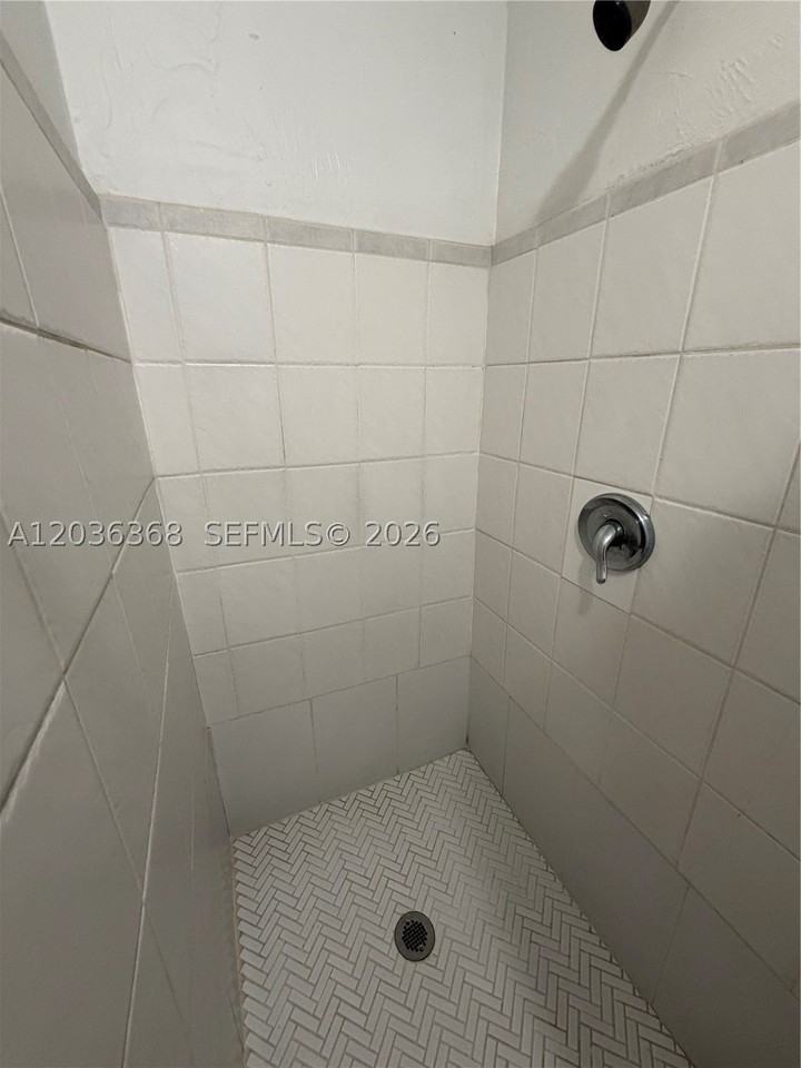 1061 Ne 137th St #1 - Photo 5 of 7