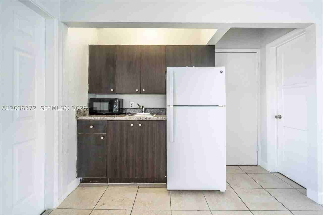 8315 Byron Ave #7A - Photo 6 of 13