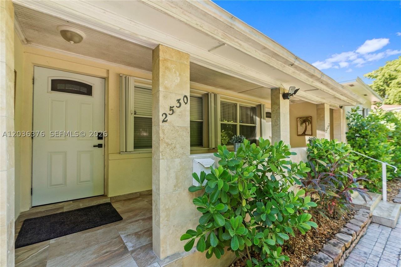 2530 Sw 27th St #2530 - Photo 3 of 12