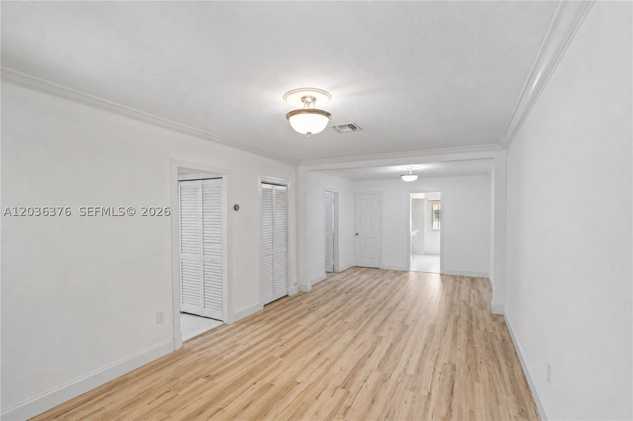 2530 Sw 27th St #2530 - Photo 4 of 12