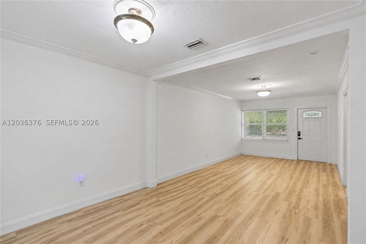2530 Sw 27th St #2530 - Photo 5 of 12