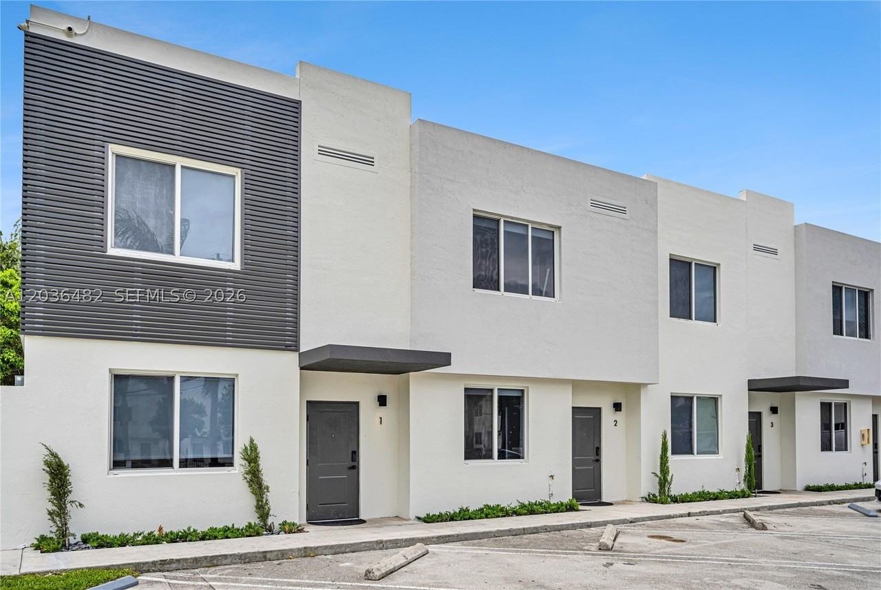 170 Nw 158th St #2 - Photo 4 of 50