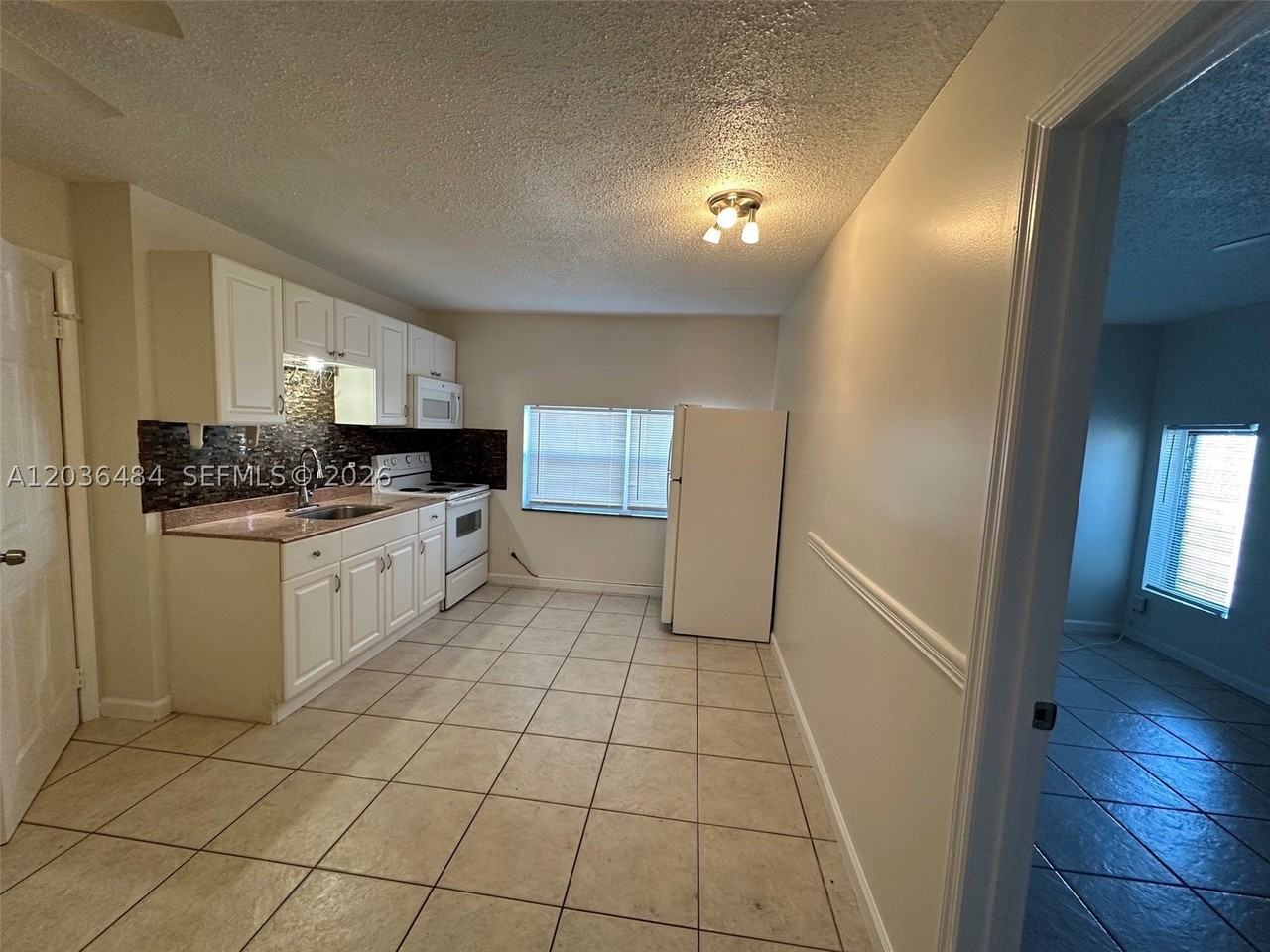 1245 Ne 15th Ave #B - Photo 2 of 10