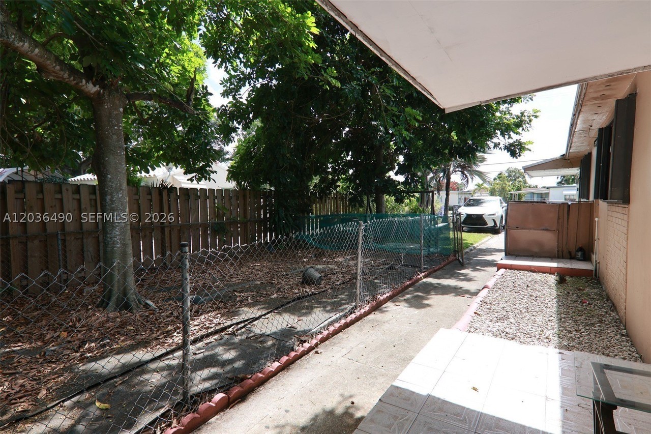 1321 N 58th Ave #1321 - Photo 3 of 21