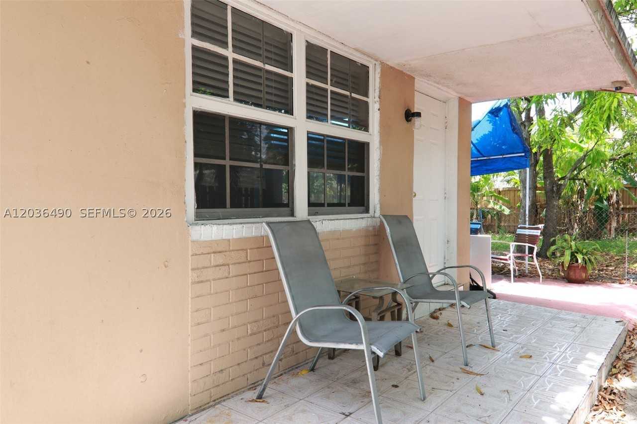 1321 N 58th Ave #1321 - Photo 4 of 21