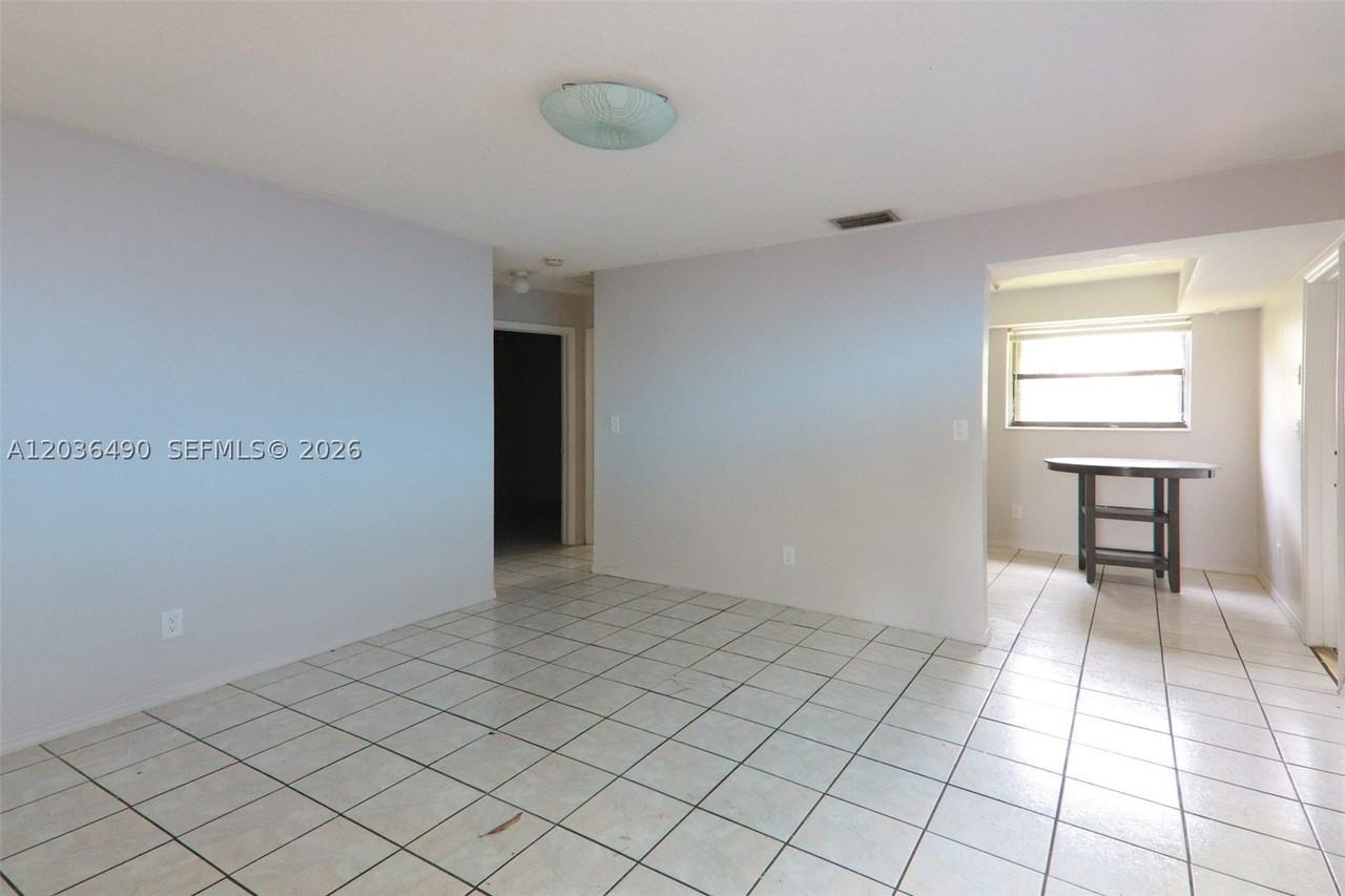 1321 N 58th Ave #1321 - Photo 5 of 21