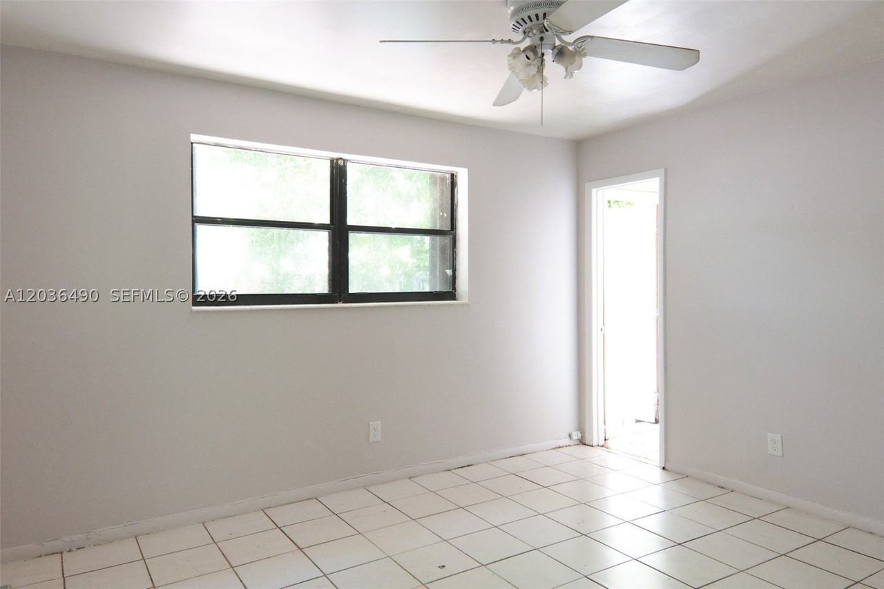 1321 N 58th Ave #1321 - Photo 6 of 21