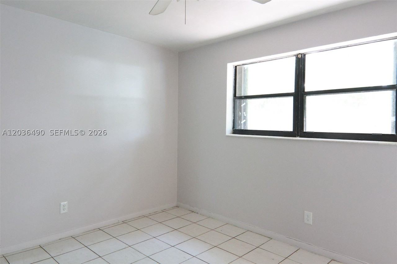 1321 N 58th Ave #1321 - Photo 7 of 21