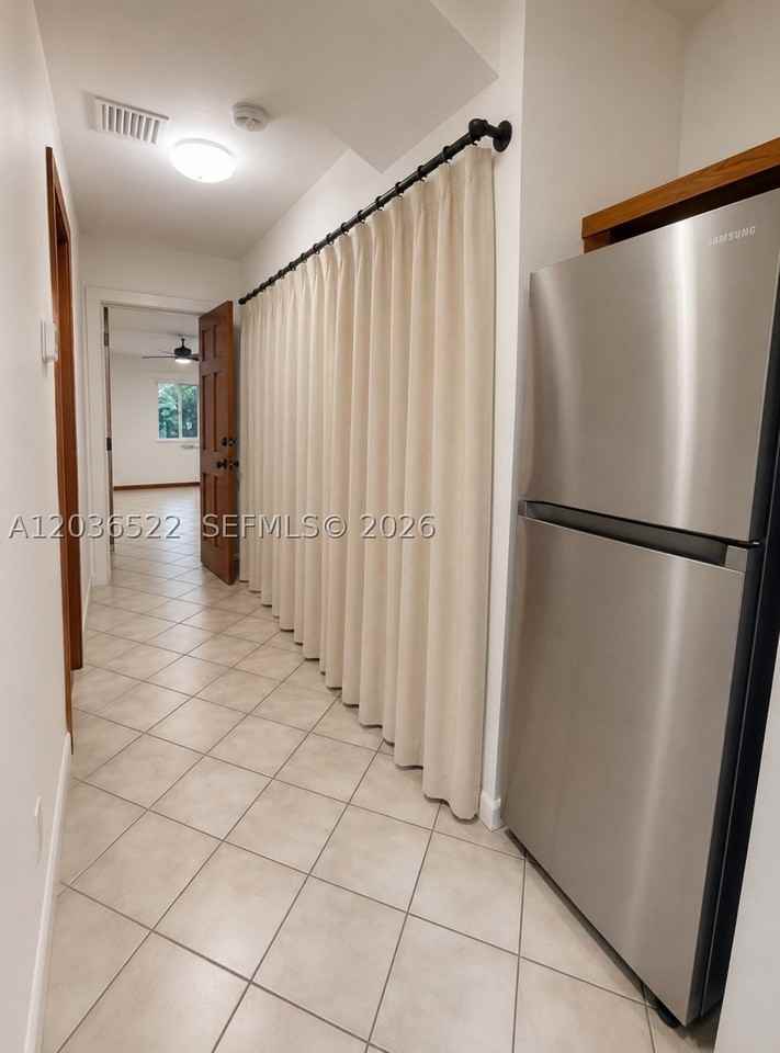 1005 Sw 30th St #1007 - Photo 5 of 14