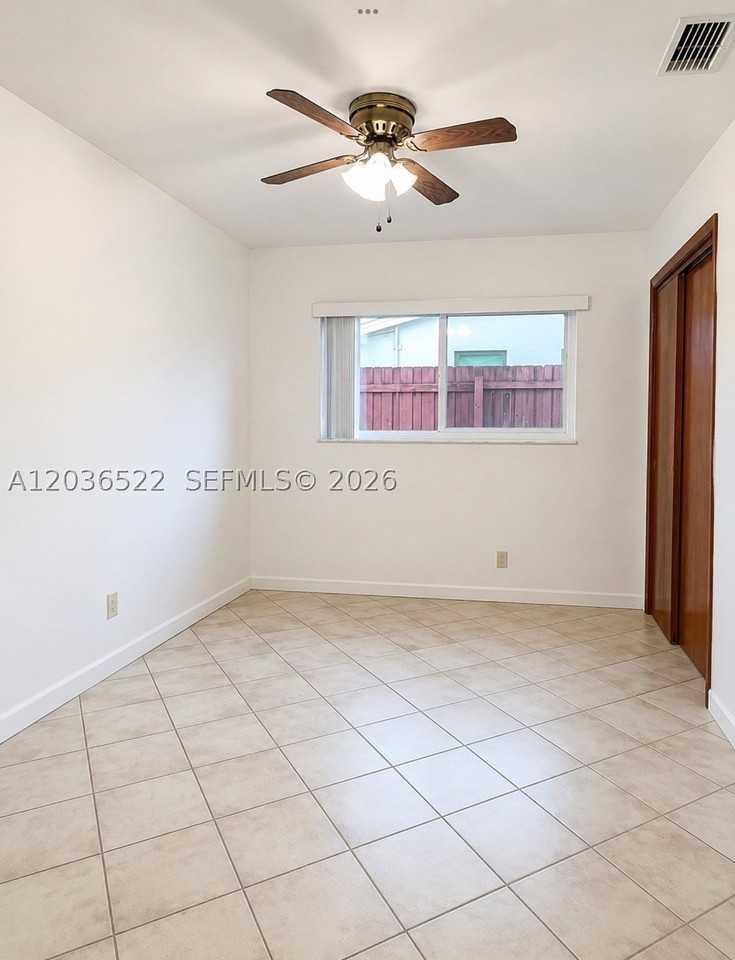 1005 Sw 30th St #1007 - Photo 6 of 14