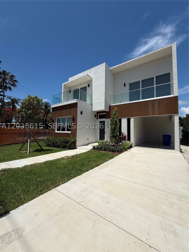 3326 Elizabeth St - Photo 2 of 50