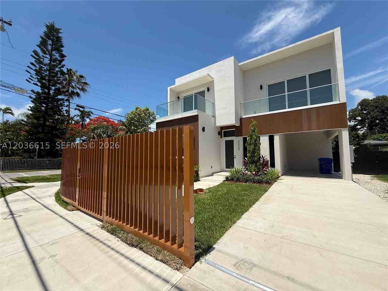 3326 Elizabeth St - Photo 3 of 50