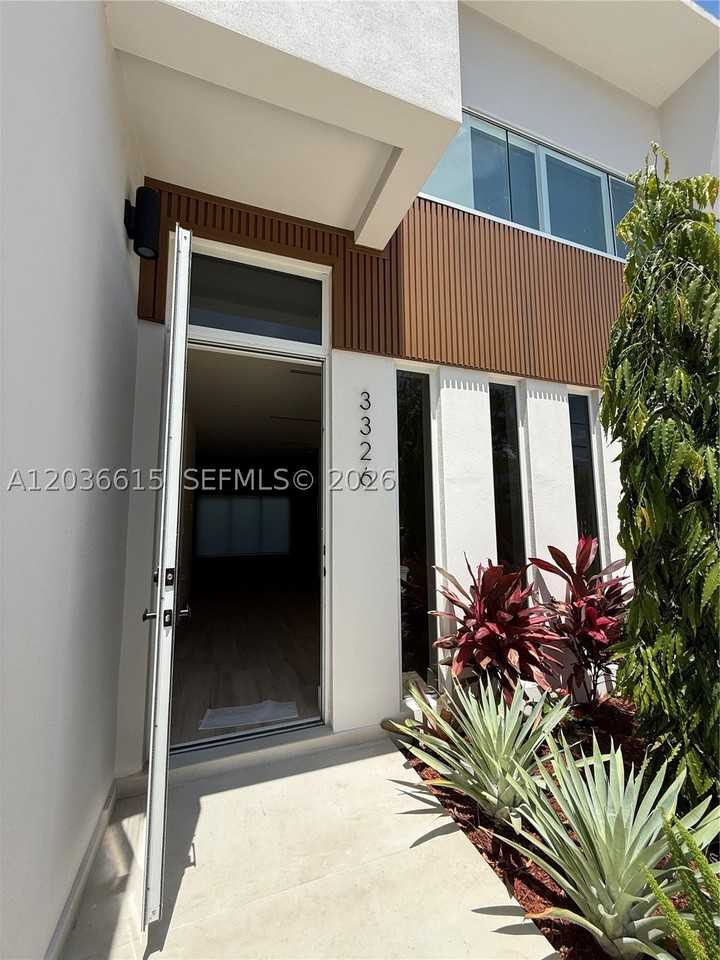 3326 Elizabeth St - Photo 6 of 50