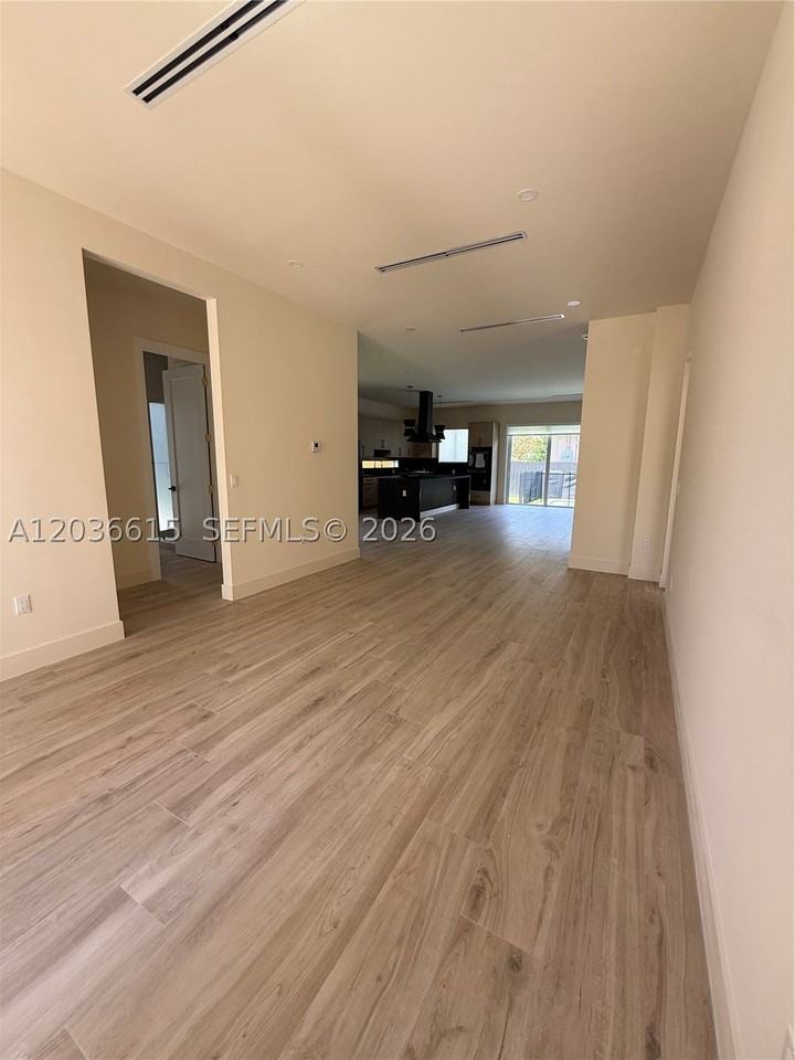 3326 Elizabeth St - Photo 7 of 50
