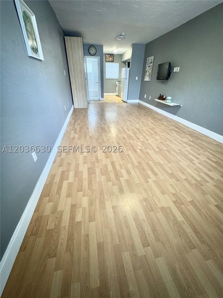 1611 West Ave #10 - Photo 3 of 12