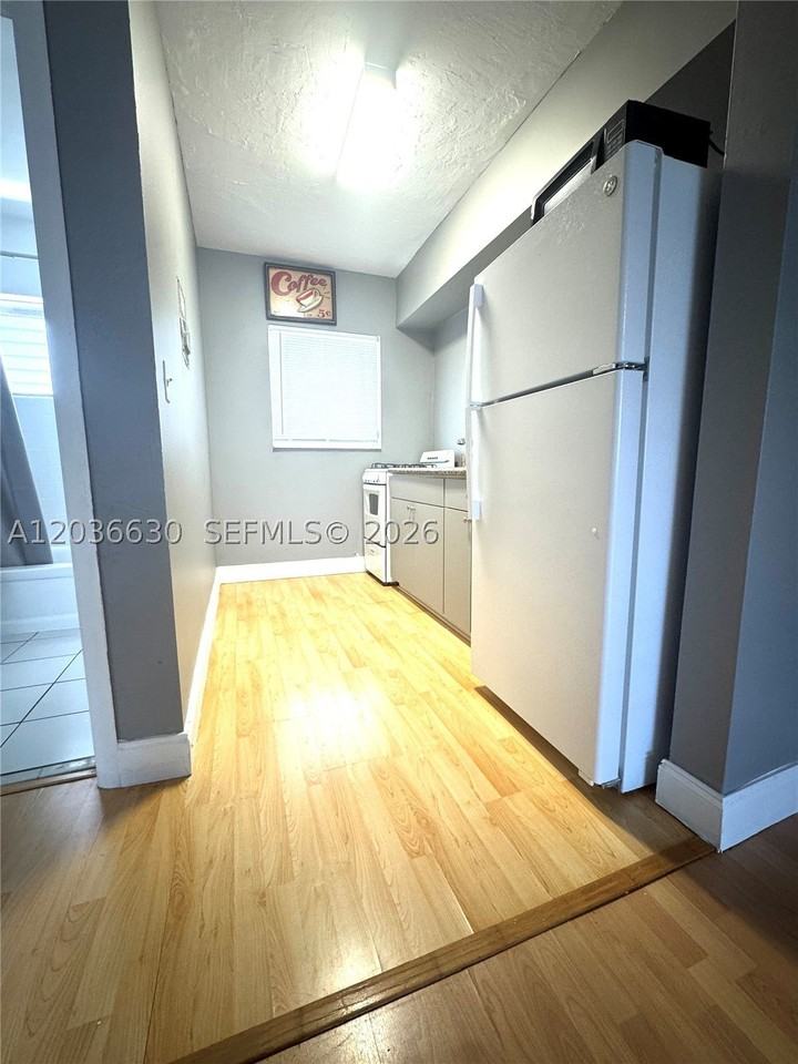 1611 West Ave #10 - Photo 5 of 12