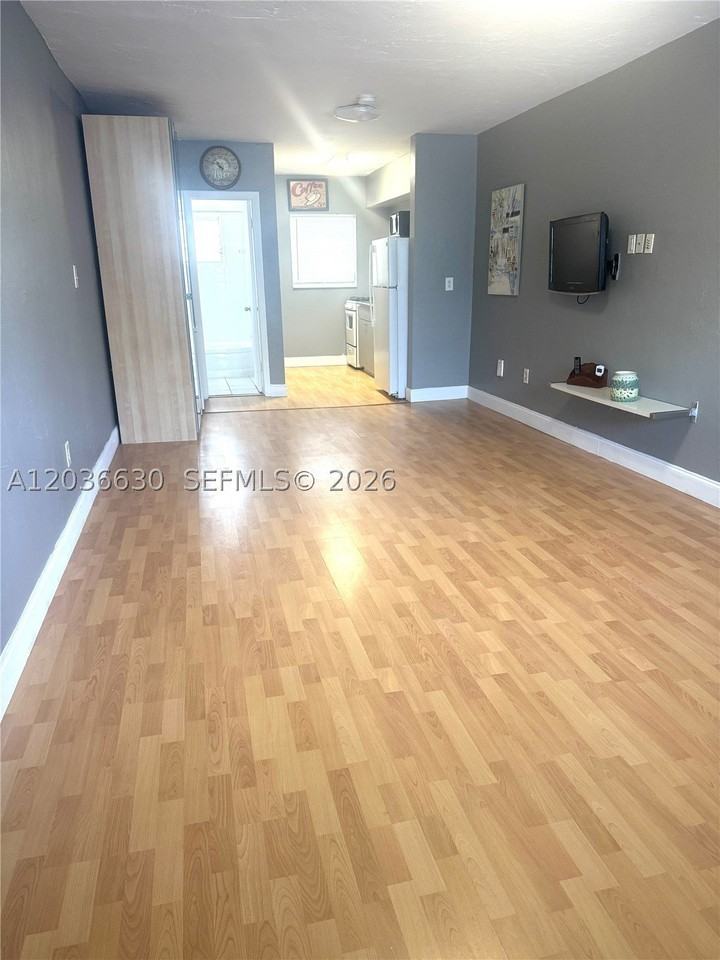 1611 West Ave #10 - Photo 7 of 12