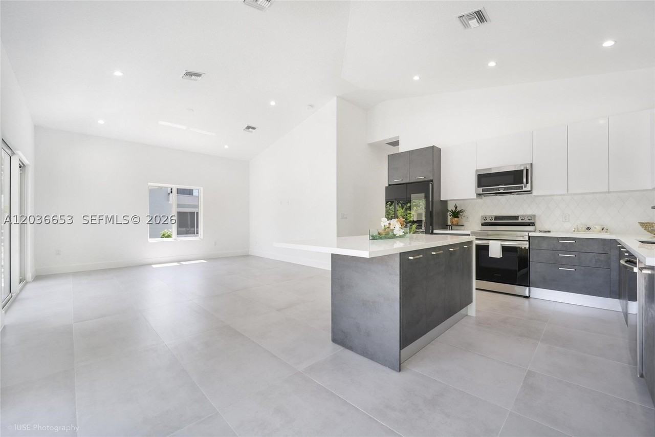 5 Bowen Dr - Photo 2 of 23