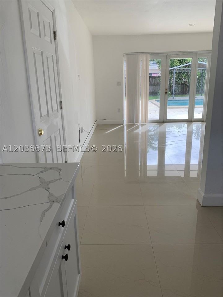 2025 Sw 84th Ct - Photo 2 of 20
