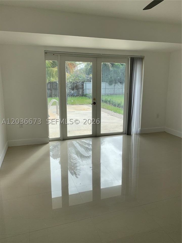 2025 Sw 84th Ct - Photo 4 of 20