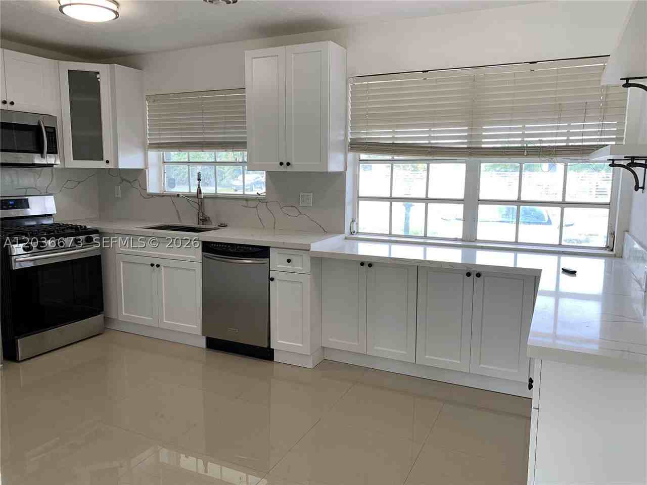 2025 Sw 84th Ct - Photo 7 of 20
