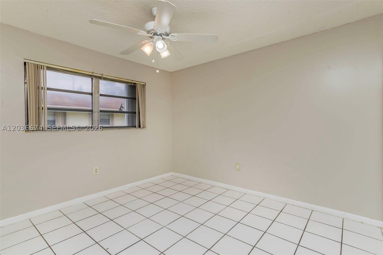 6331 Pierce St #1 - Photo 7 of 27