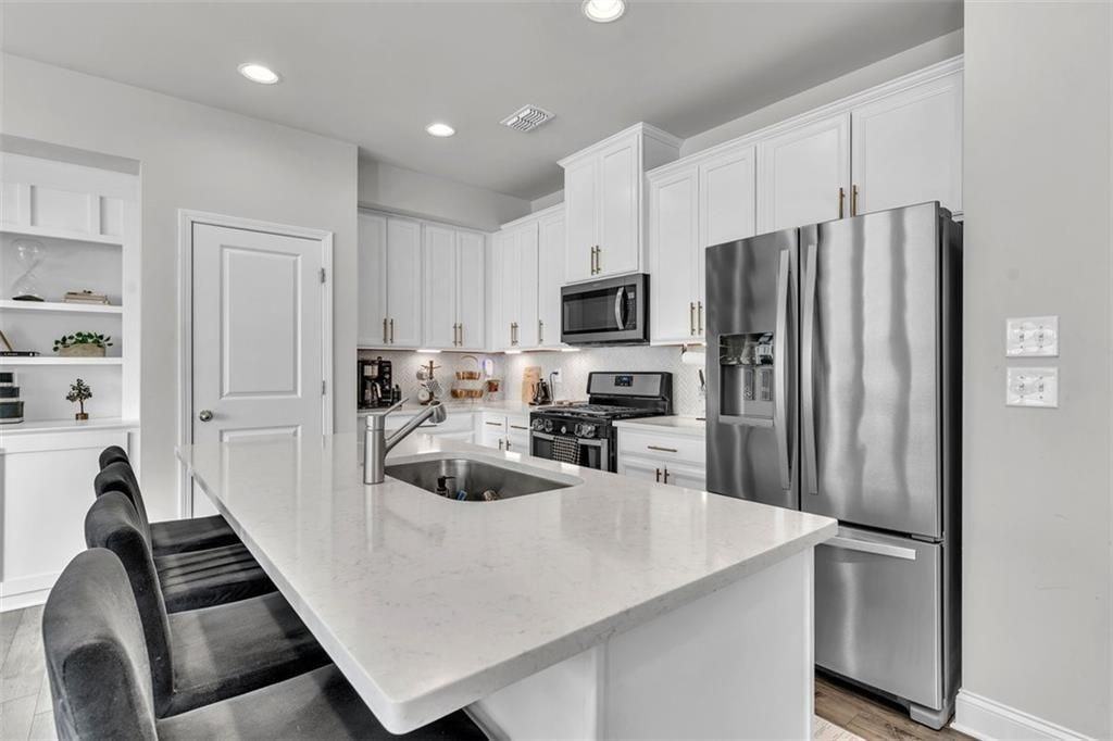 790 Belrose Dr - Photo 2 of 12