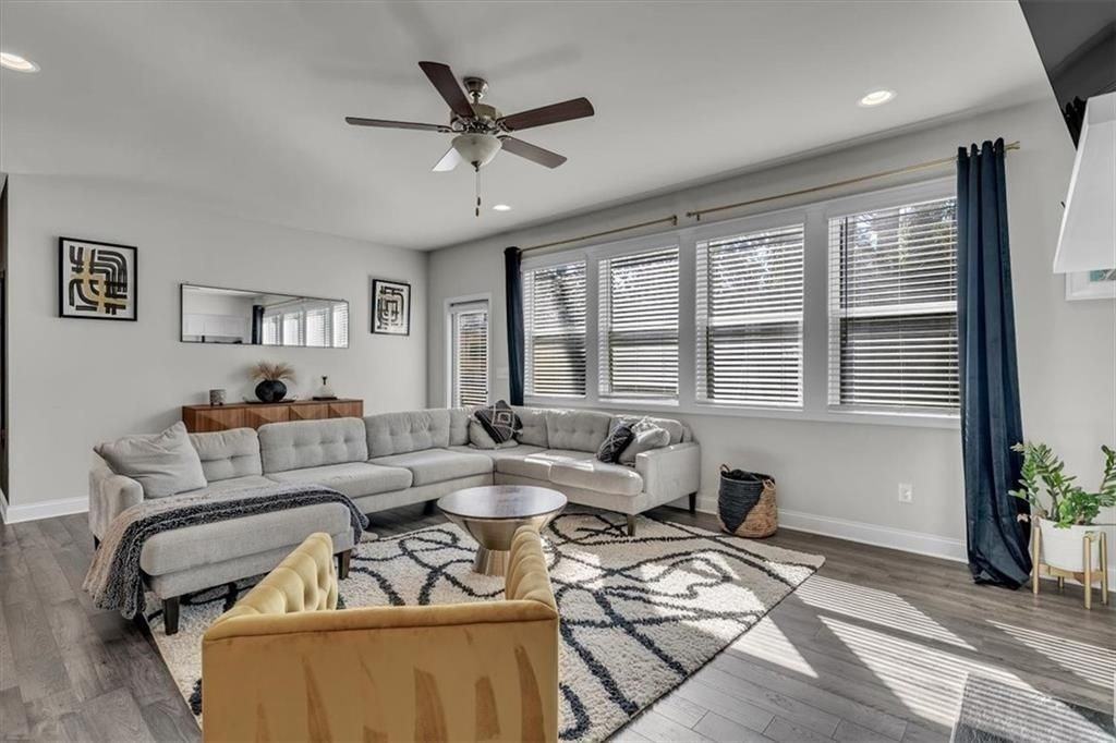 790 Belrose Dr - Photo 5 of 12