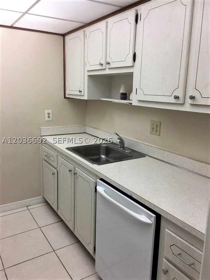 14201 N Kendall Dr #405D - Photo 5 of 38