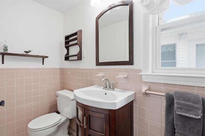 223 Edgewater Dr - Photo 3 of 15
