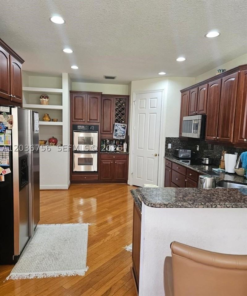 13382 Lakepointe Cir #0 - Photo 6 of 20