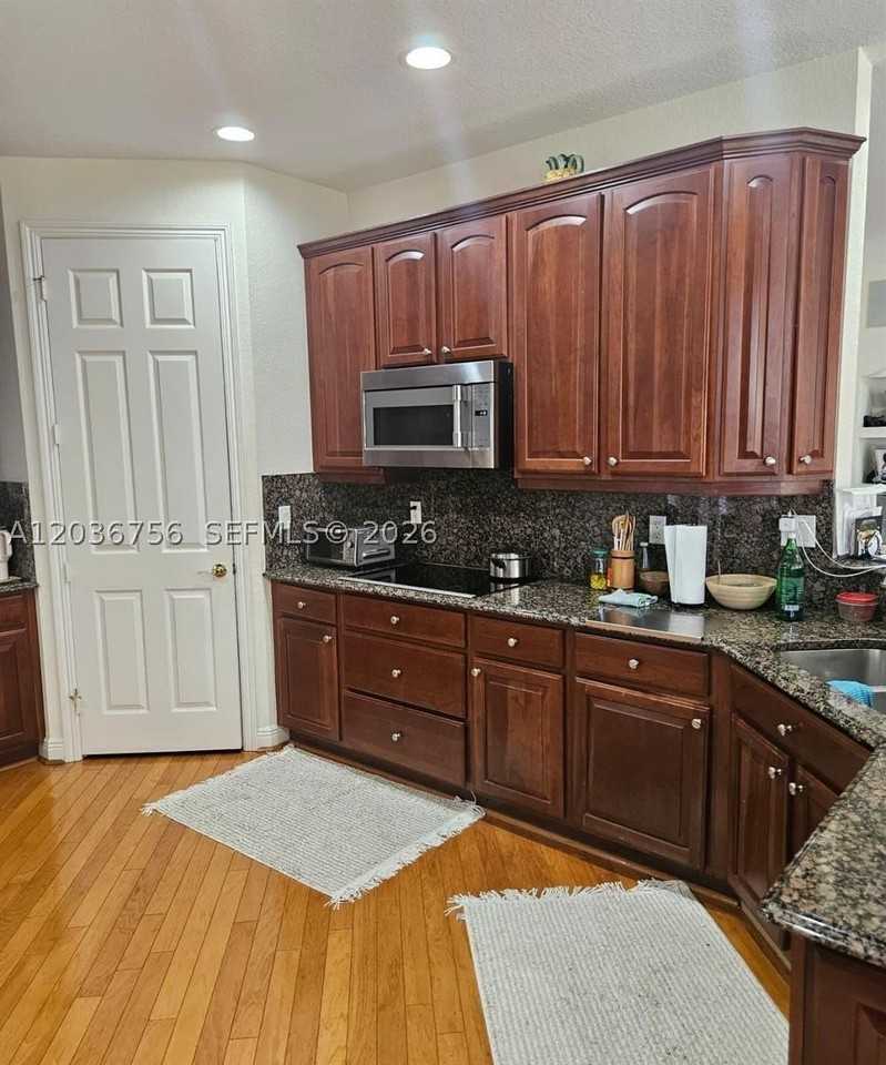 13382 Lakepointe Cir #0 - Photo 7 of 20