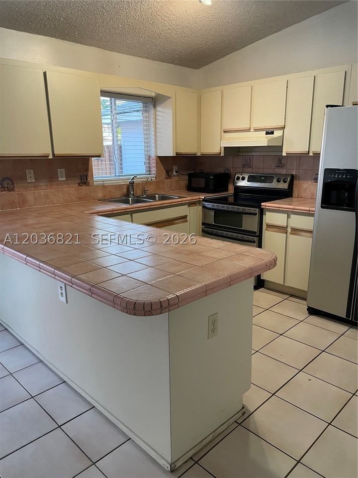 14770 Sw 60th St - Photo 6 of 16