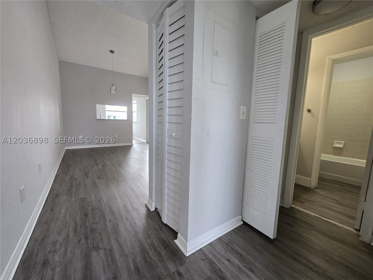 1024 S Independence Dr #1024E - Photo 4 of 19