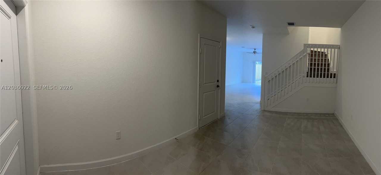 1120 Se 26th Ter #1120 - Photo 5 of 38