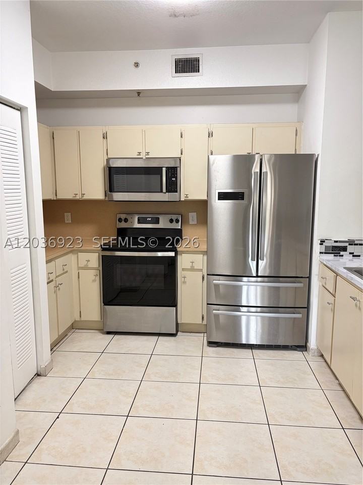 7360 Nw 114th Ave #103 - Photo 4 of 12