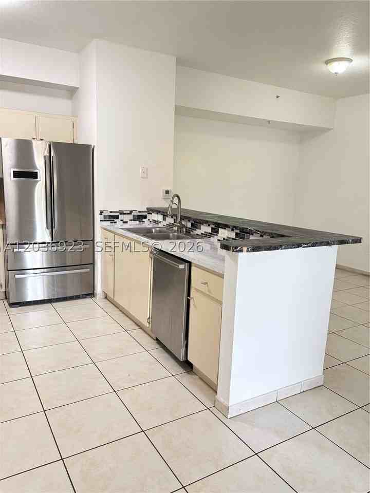 7360 Nw 114th Ave #103 - Photo 5 of 12