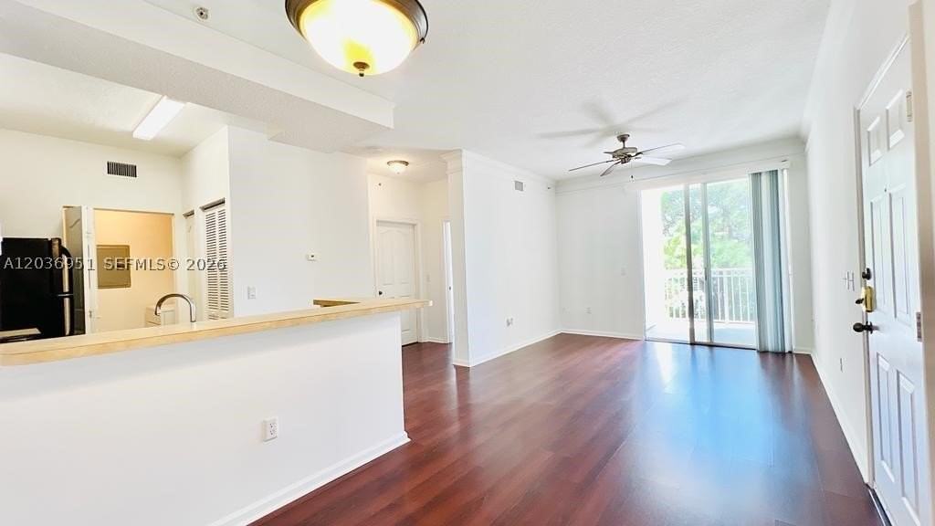 2304 Myrtlewood Cir E #304 - Photo 4 of 17