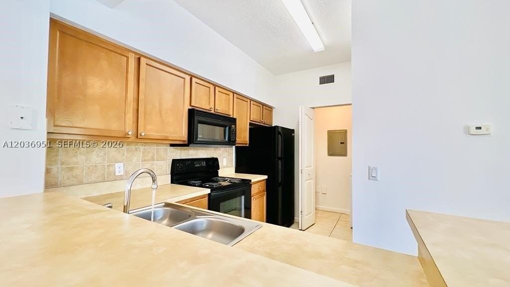 2304 Myrtlewood Cir E #304 - Photo 5 of 17