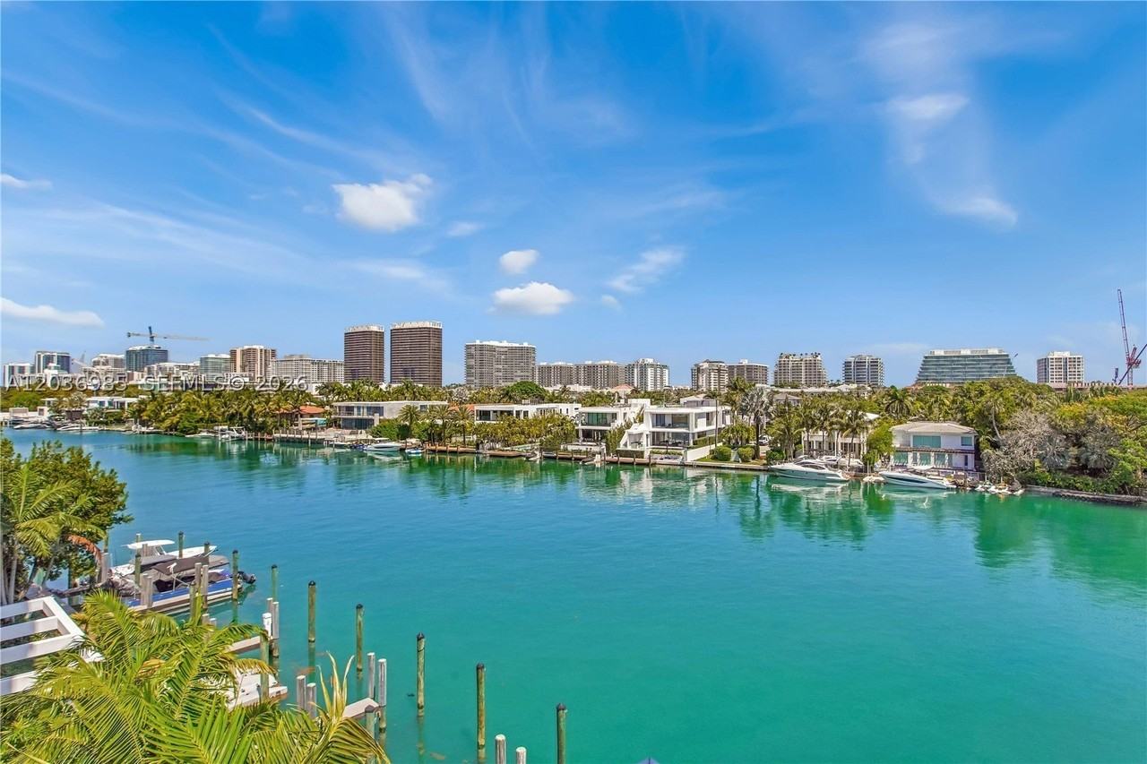 9221 E Bay Harbor Dr #511
