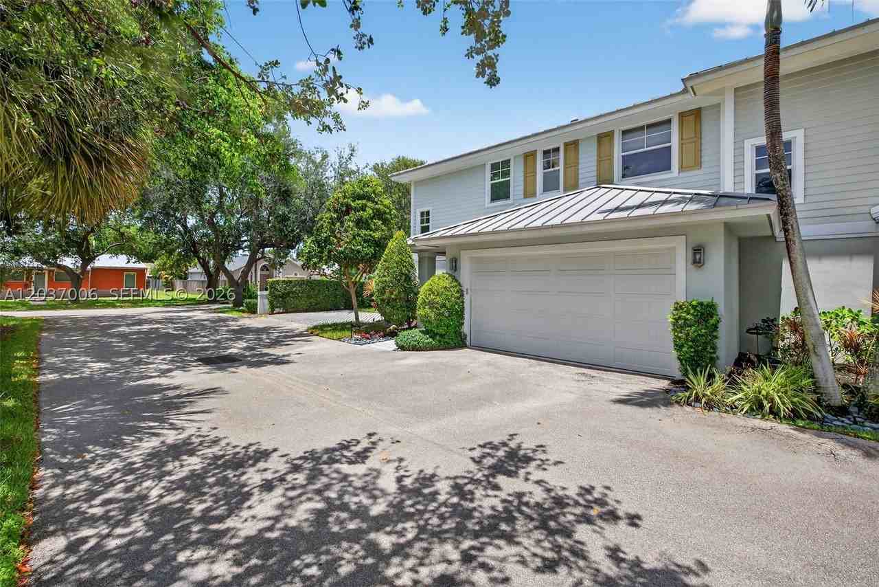 608 Sw 15th St - Photo 2 of 50