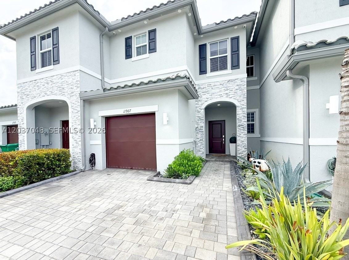 11967 Nw 46th St - Photo 5 of 32