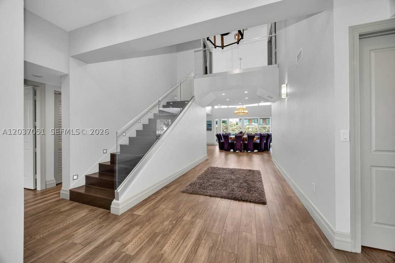 1076 Ne Little River Dr - Photo 3 of 38
