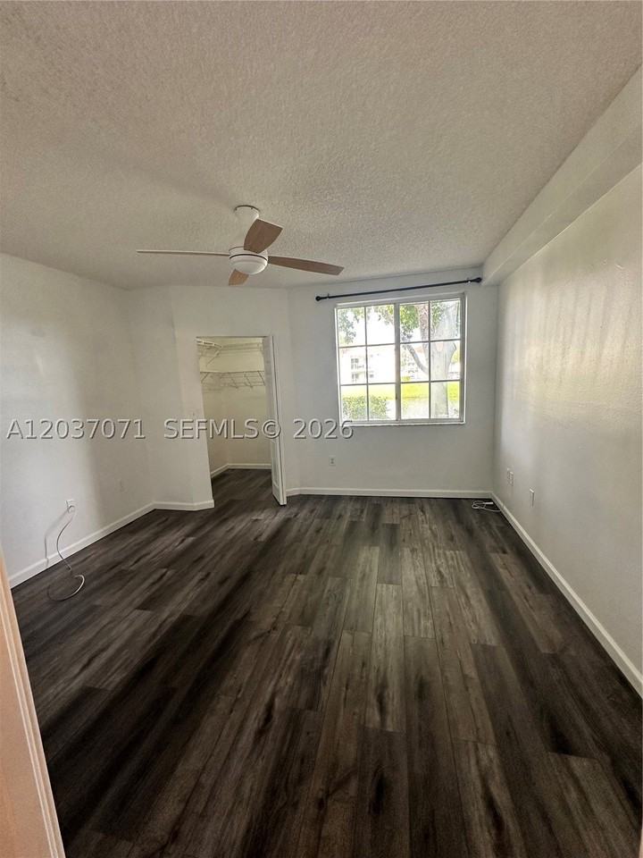 8050 N Nob Hill Rd #102 - Photo 5 of 10