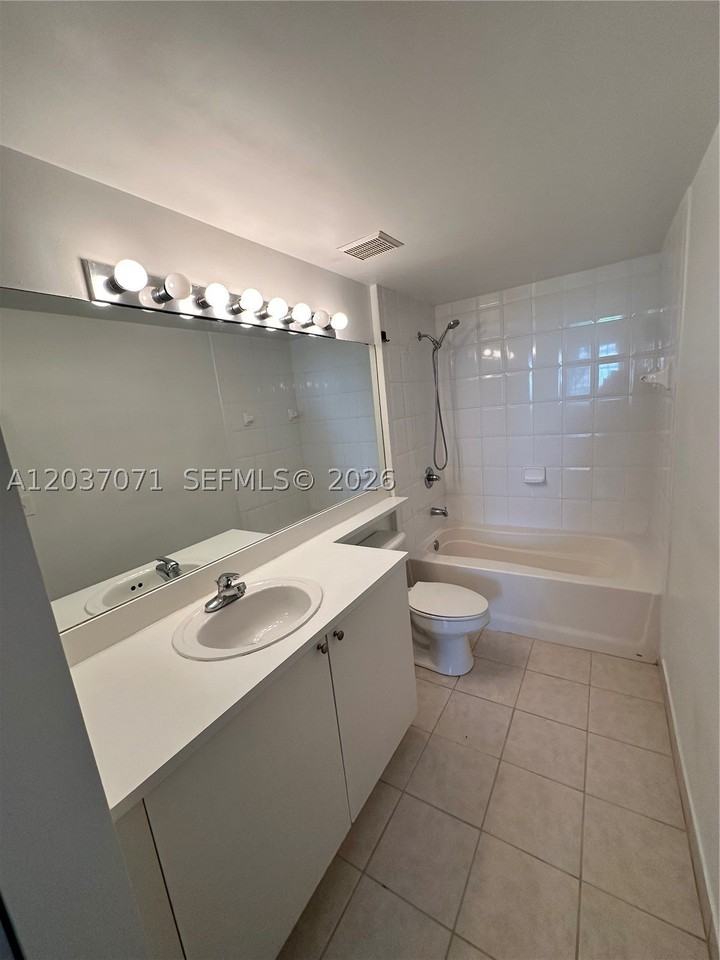 8050 N Nob Hill Rd #102 - Photo 6 of 10