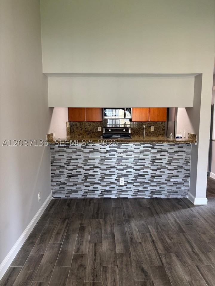11585 Nw 43rd St #11585 - Photo 4 of 23