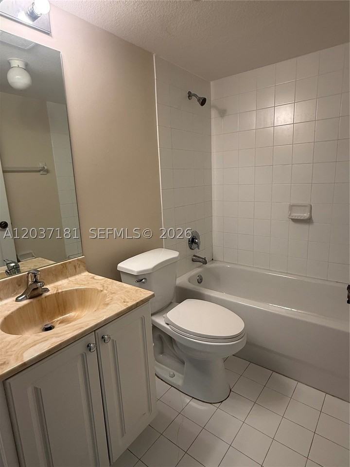 1657 Se 23rd Way #1657 - Photo 7 of 14