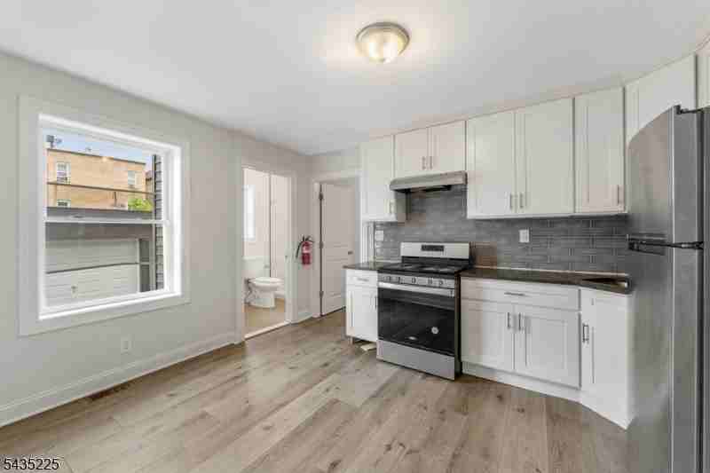335 Henry St Apt 3 - Photo 6 of 25