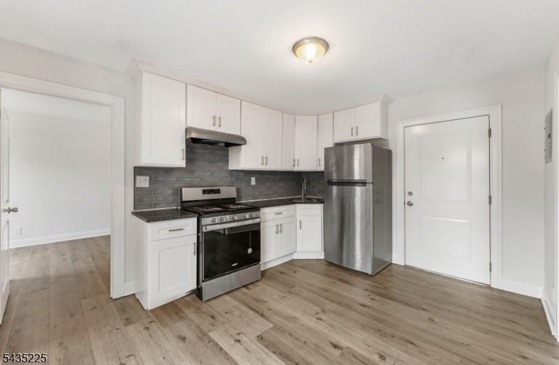 335 Henry St Apt 3 - Photo 7 of 25