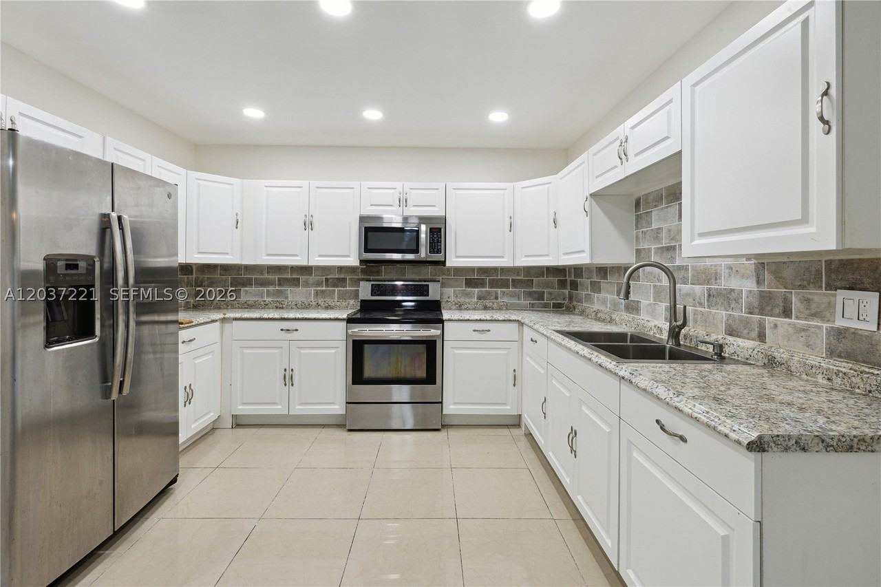 15131 Sw 58th St - Photo 3 of 12